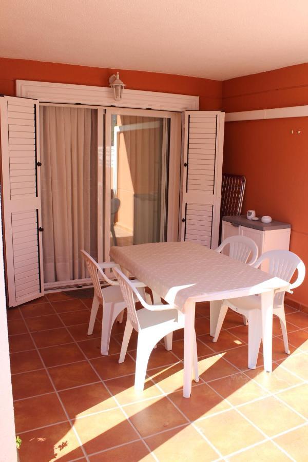 Apto. Con Gran Terraza Y Acceso Directo A Piscina. *
