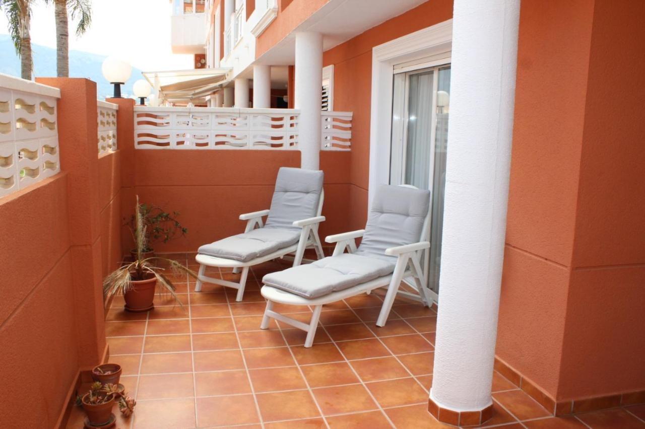 Apto. Con Gran Terraza Y Acceso Directo A Piscina. Apartment *